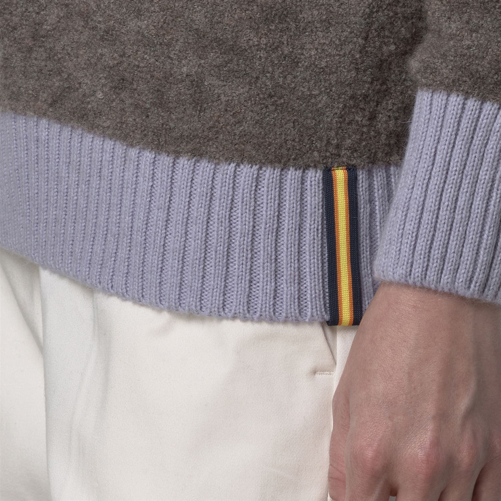 Maglione da donna marrone a collo alto con dettagli in mohair 02