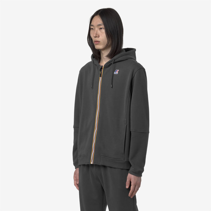 Sudadera unisex gris con capucha y cremallera completa para actividades al aire libre 4