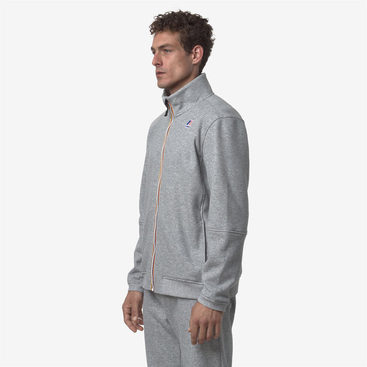 Grey unisex fleece jacket for outdoor activities with zip closure 5