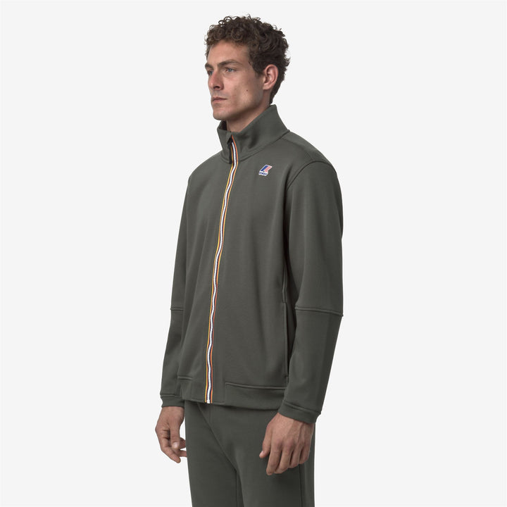 Chaqueta polar unisex verde para exteriores con cuello alto 4