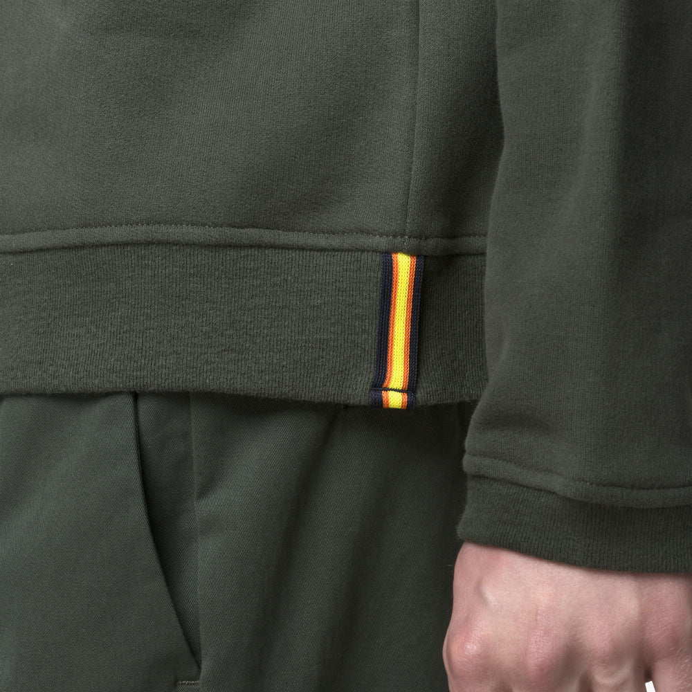 Felpa con cappuccio in pile verde scuro da uomo con cappuccio regolabile 02