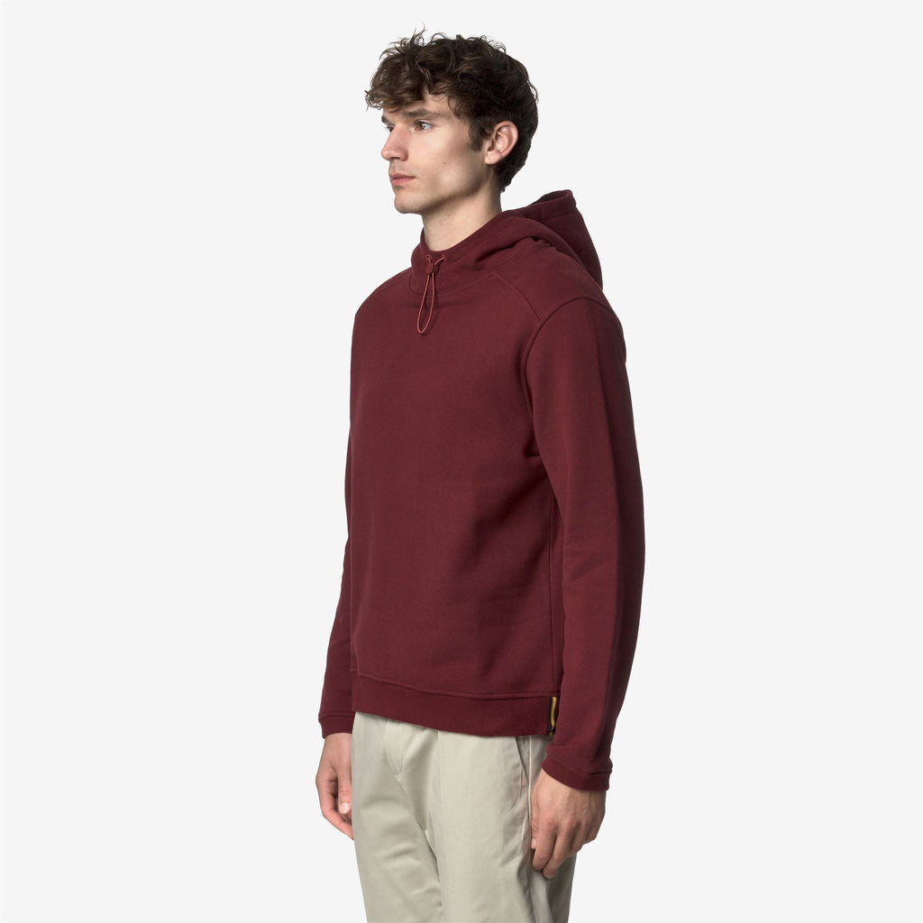 Fleece_MAN_LORLEAU COTTON CASHMERE_Hoodie_Red Syrah - Commercial 5