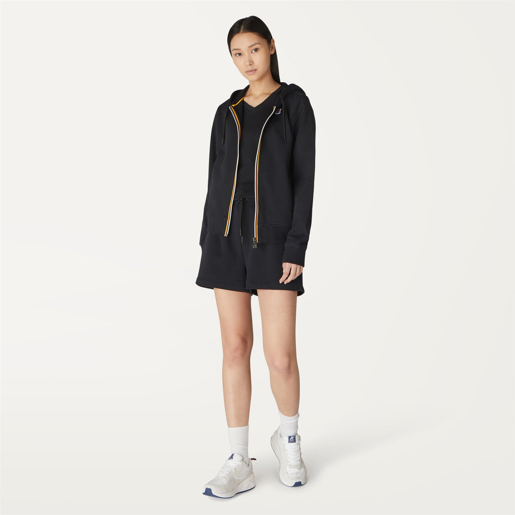 Shorts_Woman_CATE_Sport Shorts_Black Pure - Commercial 4