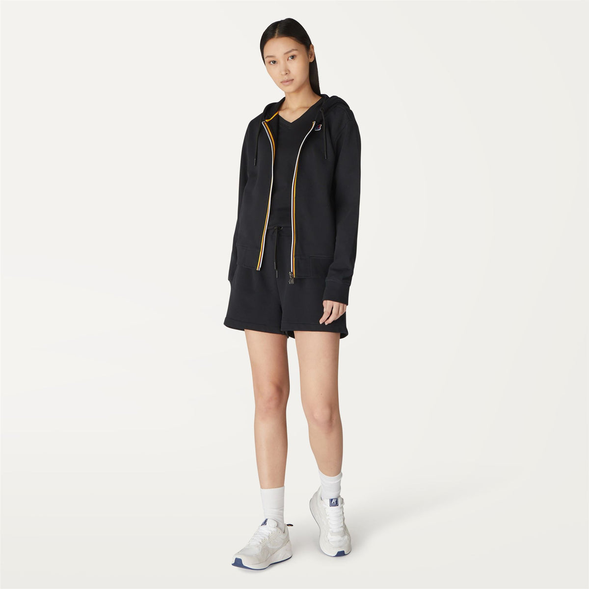 Shorts_Woman_CATE_Sport Shorts_Black Pure - Commercial 4