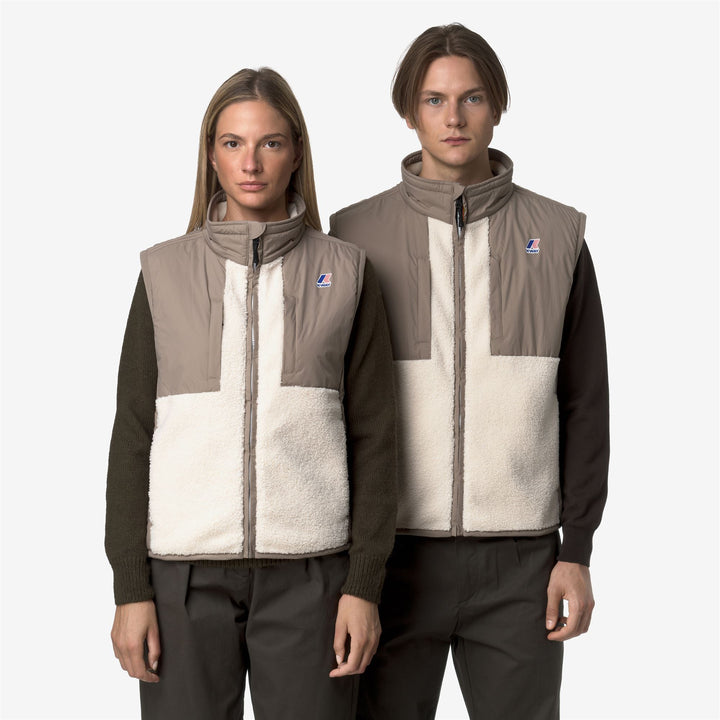 Chaleco polar unisex beige cálido con aislamiento PrimaLoft 2