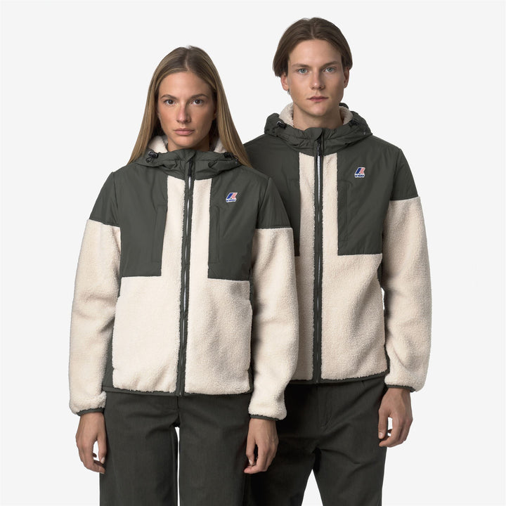 Sudadera unisex verde con capucha de forro polar Sherpa y aislamiento PrimaLoft 2