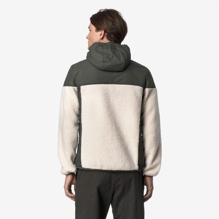 Sudadera unisex verde con capucha de forro polar Sherpa y aislamiento PrimaLoft 5