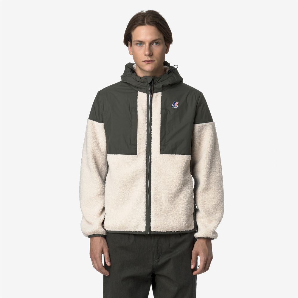 Sudadera unisex verde con capucha de forro polar Sherpa y aislamiento PrimaLoft 02