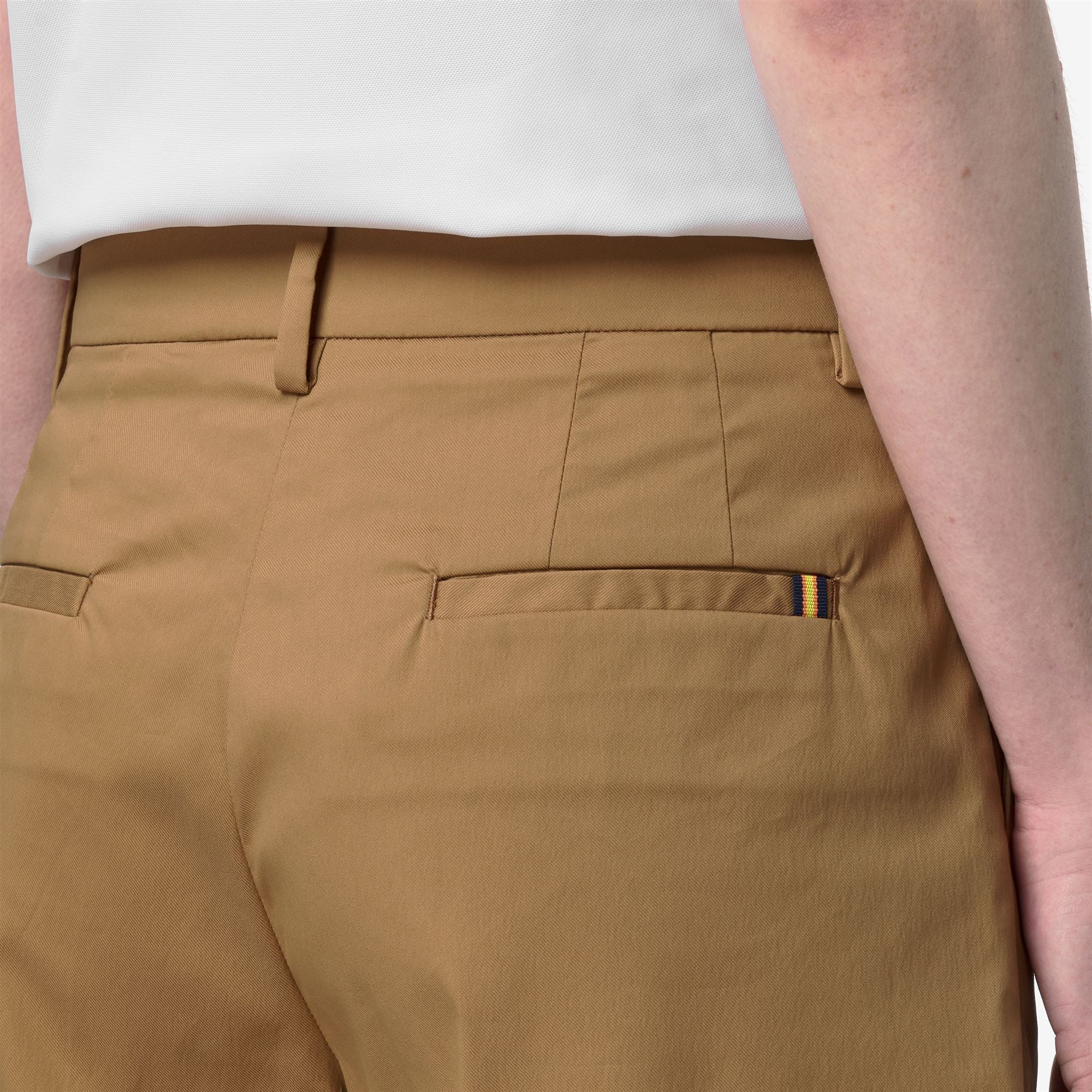 Shorts_Woman_NIVE TWILL TECH GOLF_Chino_Brown Bistre - Commercial 7