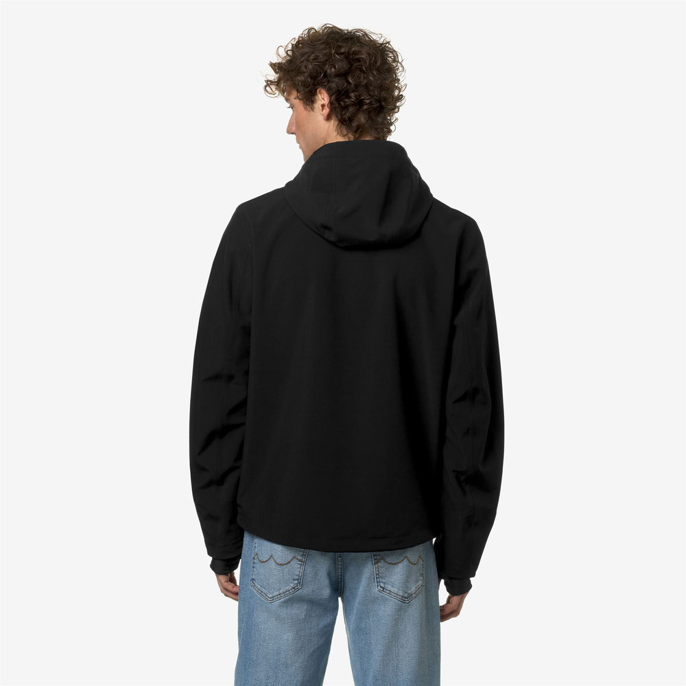 Chaqueta corta urbana negra y gris para hombre con protección impermeable 02