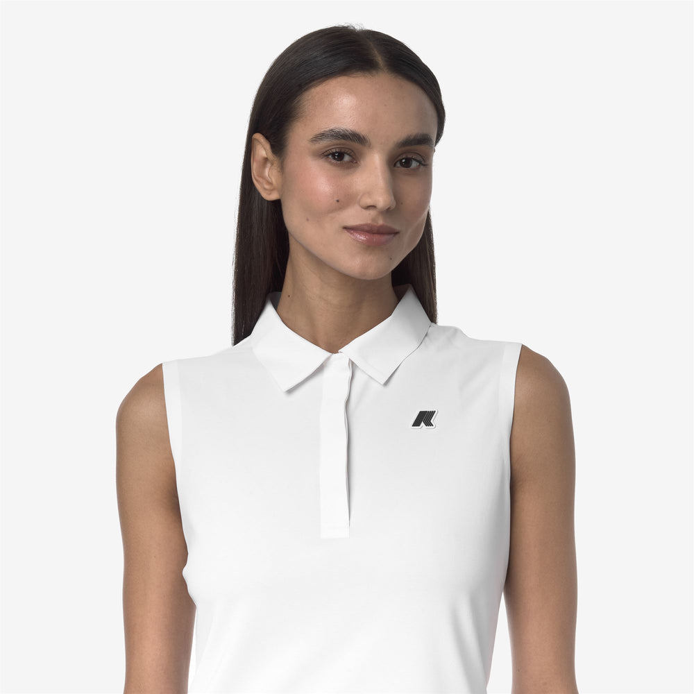 Polo de golf blanco brillante para mujer con tela elástica 02