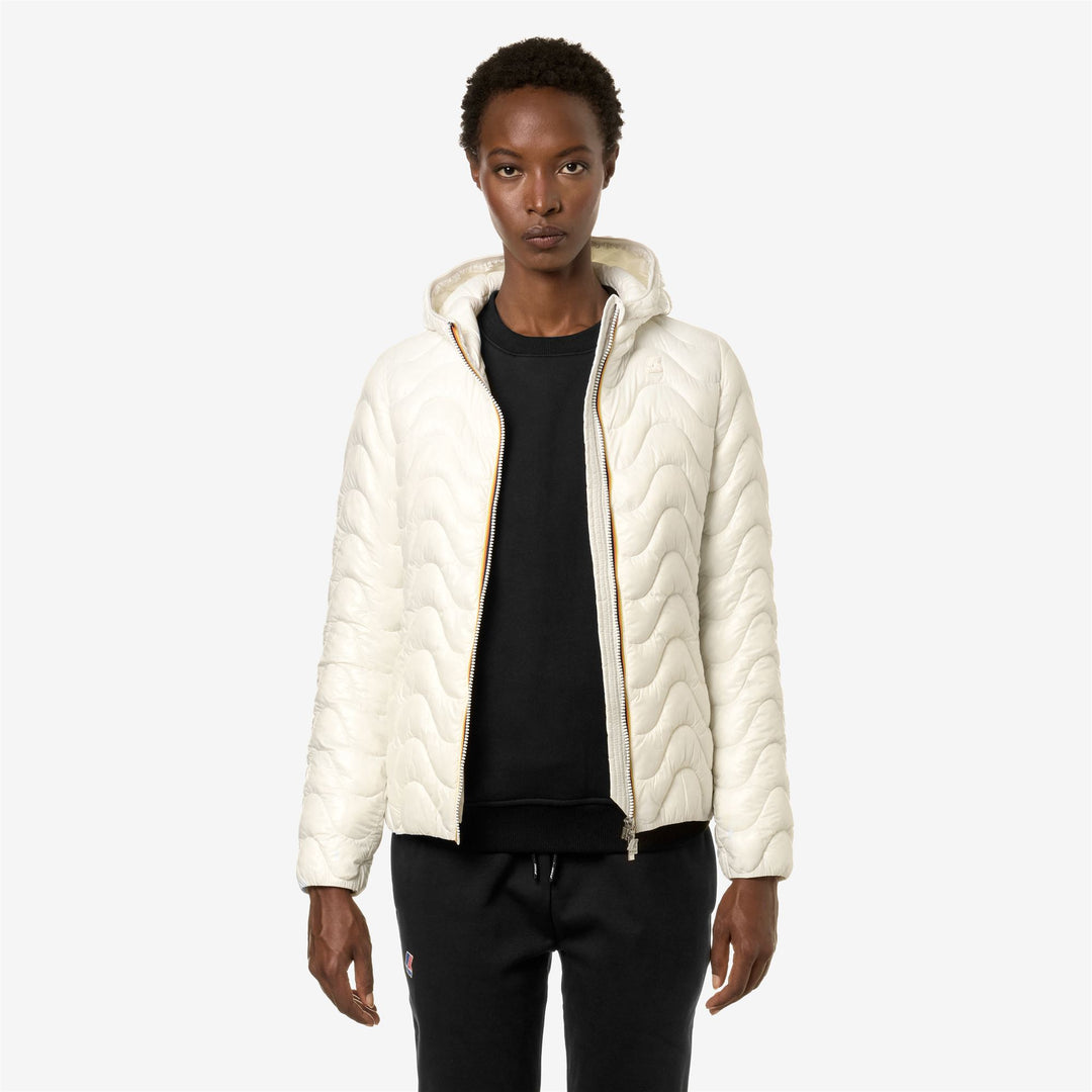 Chaqueta corta acolchada gris y blanca para mujer con relleno ecológico 01