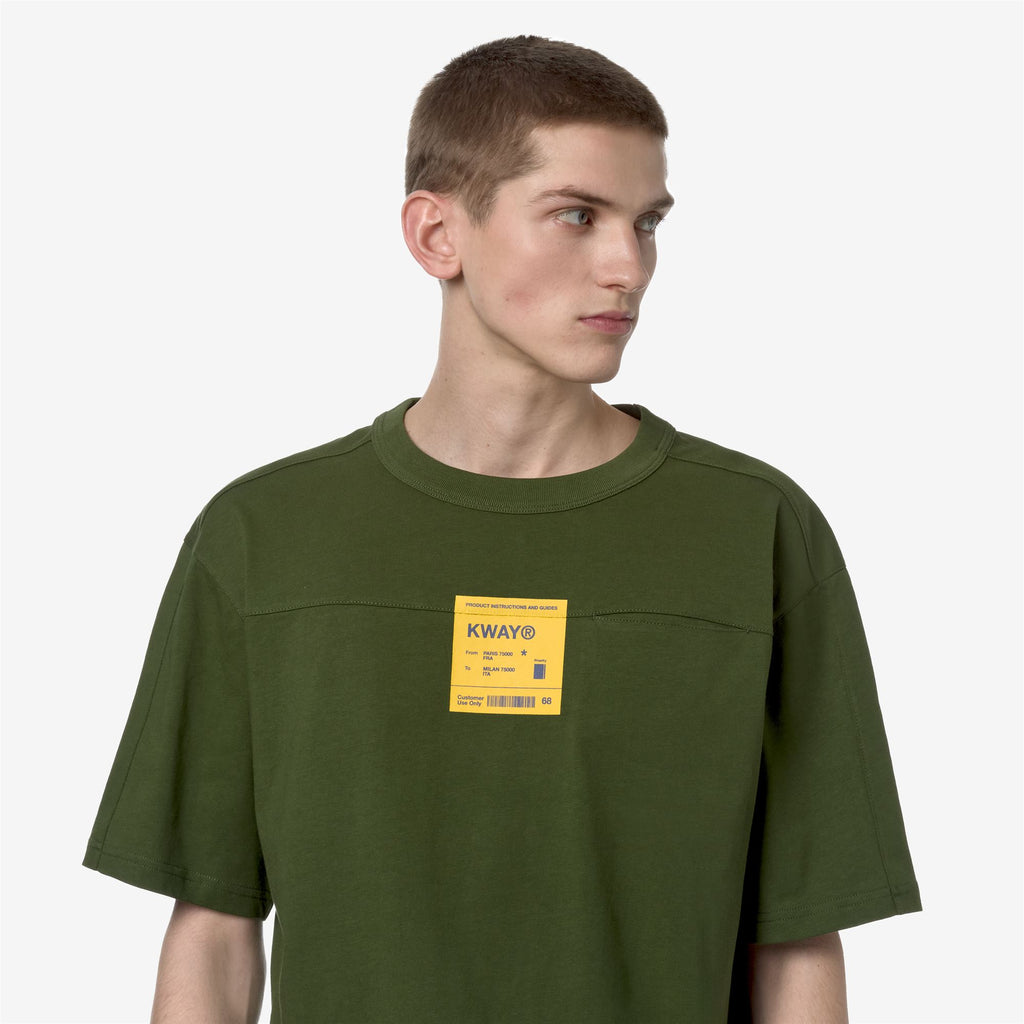 T-Shirts & Top_Man_FANTOME PRINT - POCKET_T-Shirt_Green Cypress - Yellow Mimosa - Blue Fiord - Commercial 7