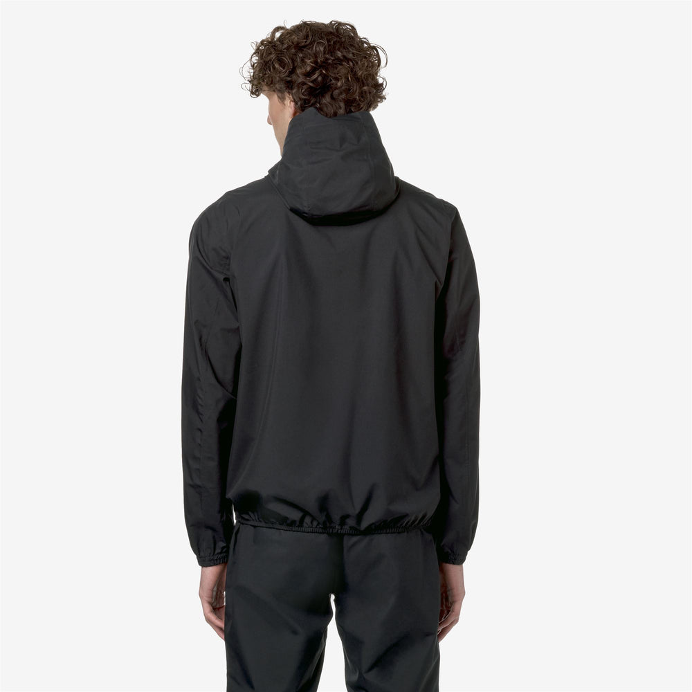 Chaqueta impermeable negra y gris para hombre de corte ajustado 02
