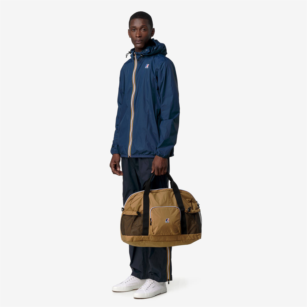 Bags_Unisex_LE VRAI 4.0 MARCEL_Duffle_Brown Bistre - Commercial 6