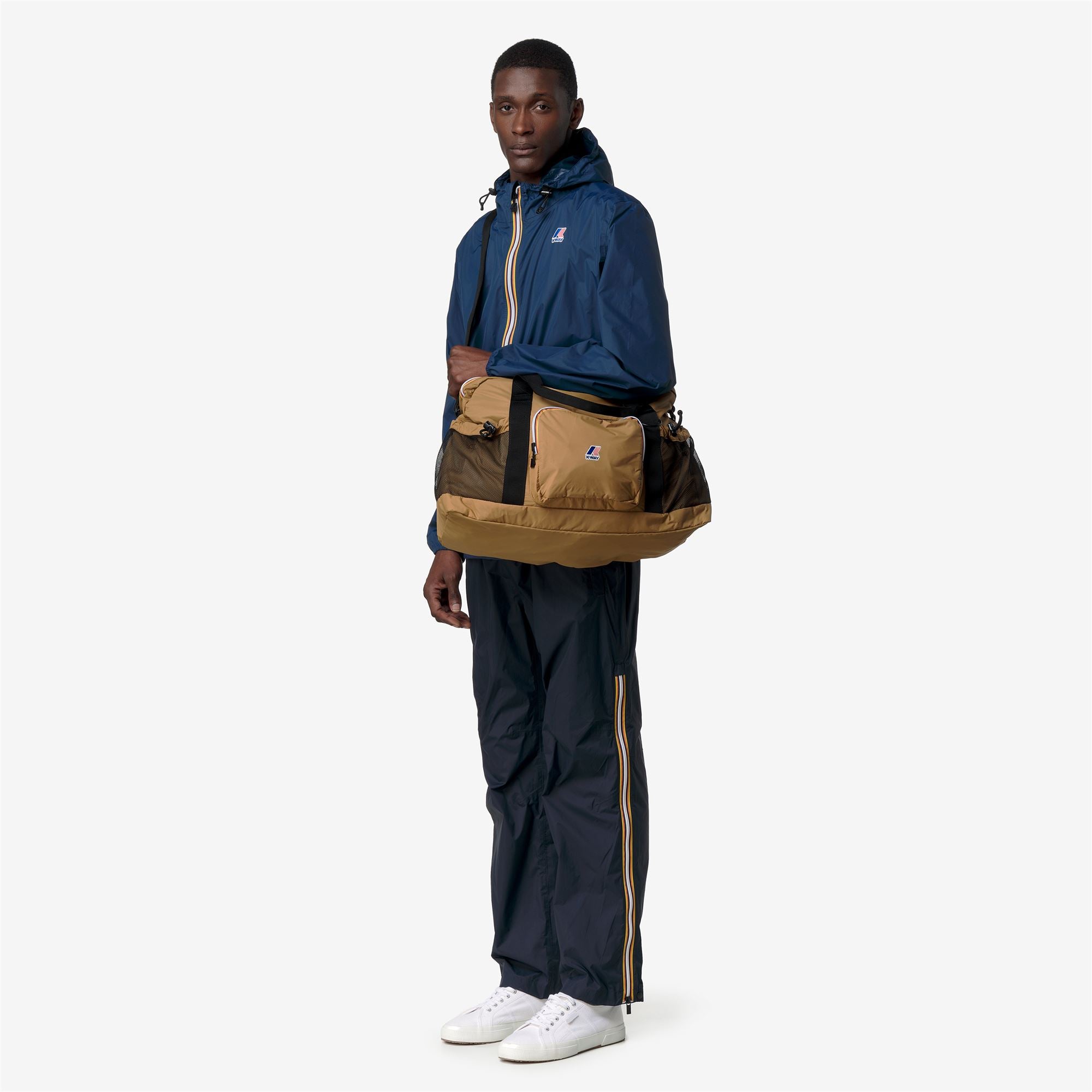Bags_Unisex_LE VRAI 4.0 MARCEL_Duffle_Brown Bistre - Commercial 5
