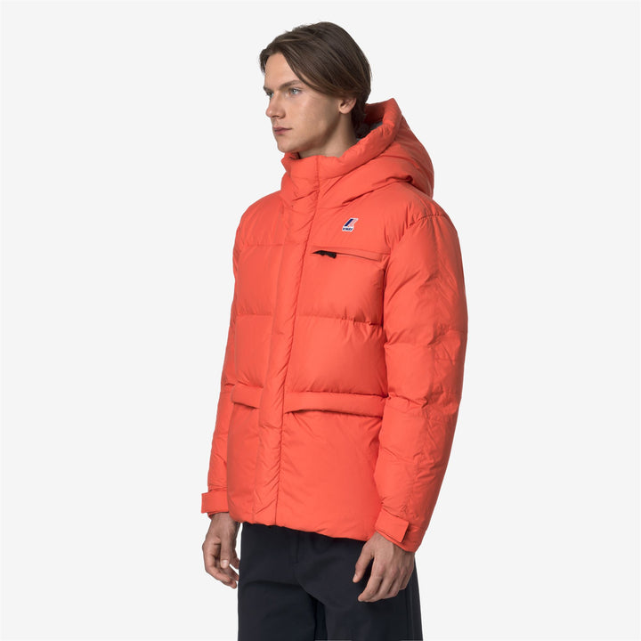 Chaqueta de plumón unisex naranja para mayor calidez y protección contra el clima invernal. 4