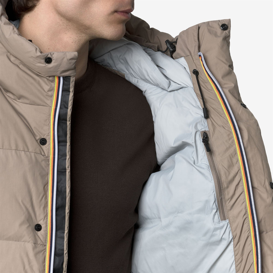 Chaqueta de plumas unisex beige cálida con capucha y bolsillos main