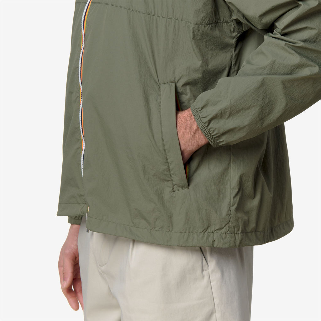 Jackets_Man_GAMALIEUL ULTRALIGHT AF_Short_Green Lichen - Commercial 7