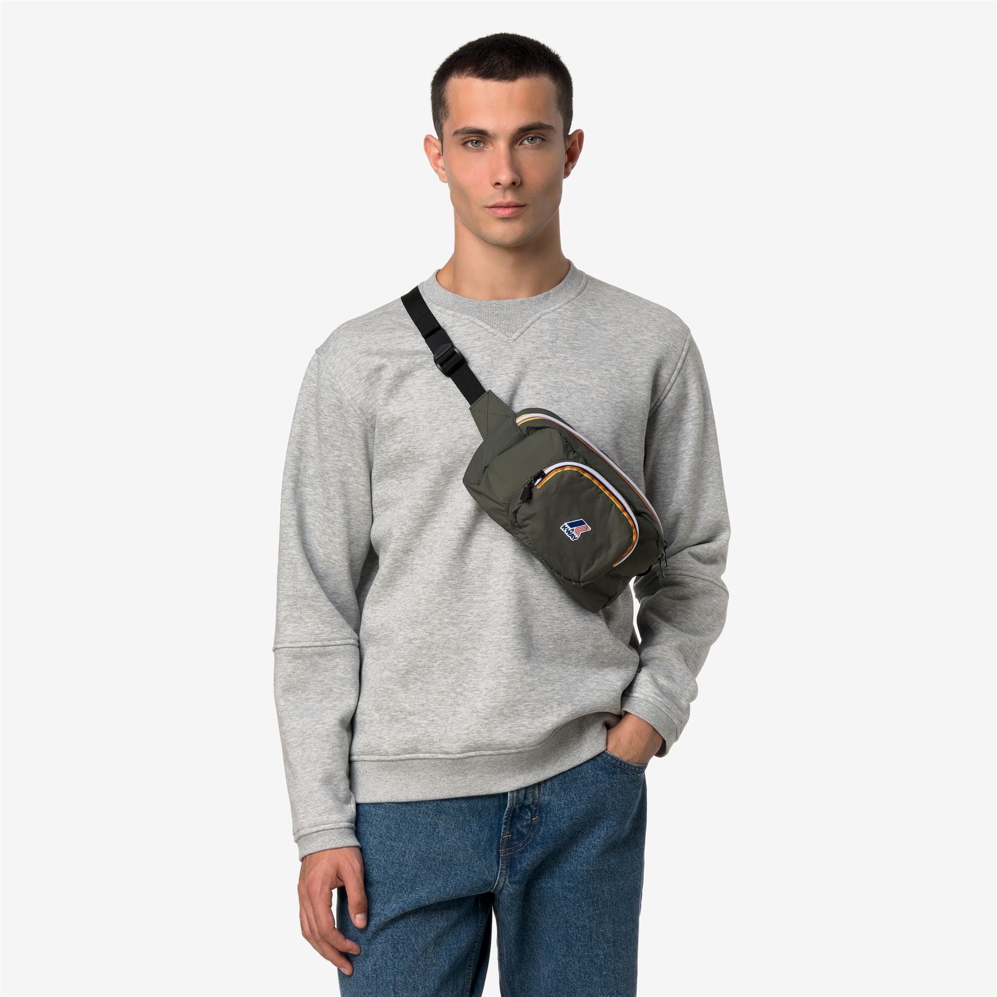 Bags_UNISEX_LE VRAI 4.0 SYL_Waist Bag_GREEN BLACKISH - Commercial 5