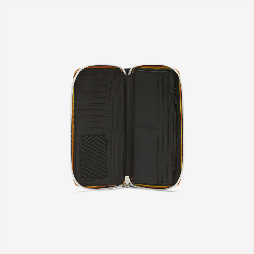 Small Accessories_UNISEX_FLUY_Wallet_Black Pure - Commercial 3