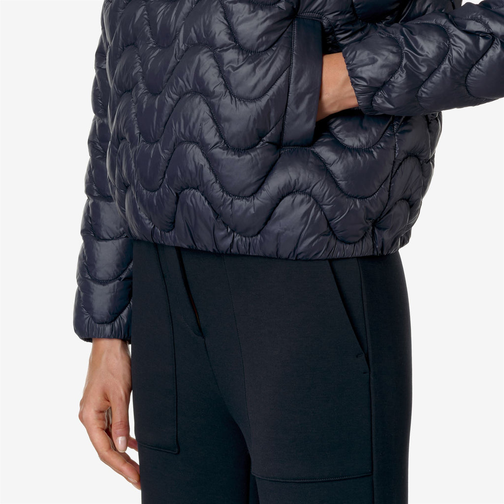 Jackets_WOMAN_SOJENNE QUILTED WARM_Short_Blue Depth - Commercial 7