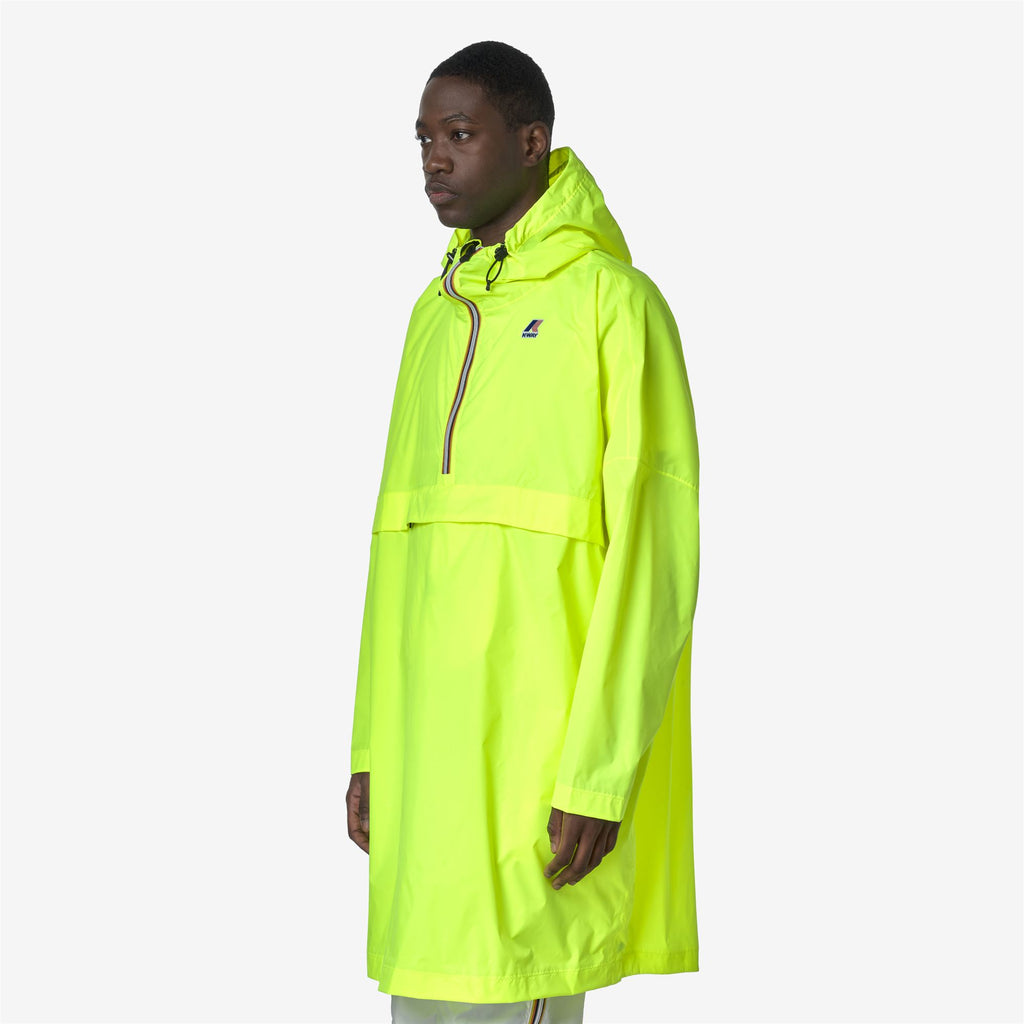 Jackets_UNISEX_LE VRAI 4.0 FORTUNE_Poncho_Yellow Soleil - Commercial 5