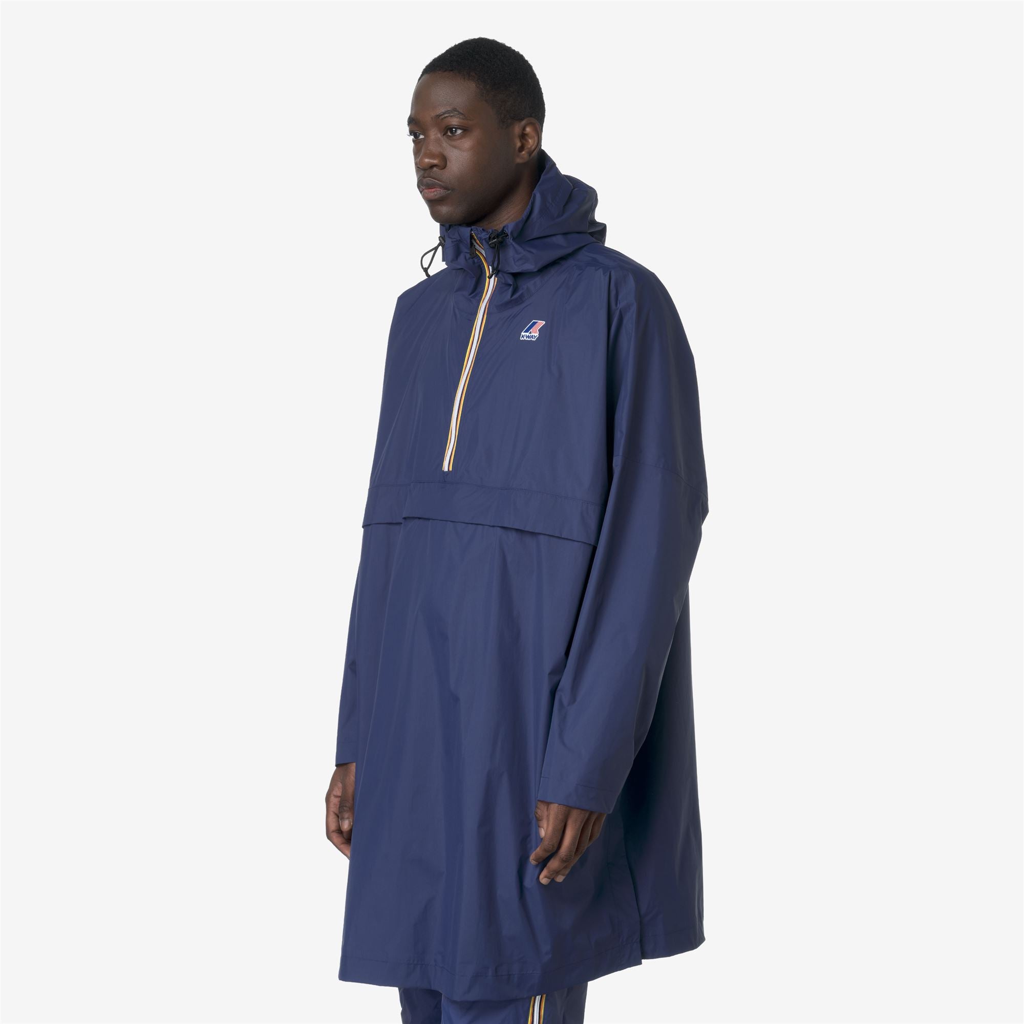 Jackets_UNISEX_LE VRAI 4.0 FORTUNE_Poncho_Blue Deep Cobalt - Commercial 5