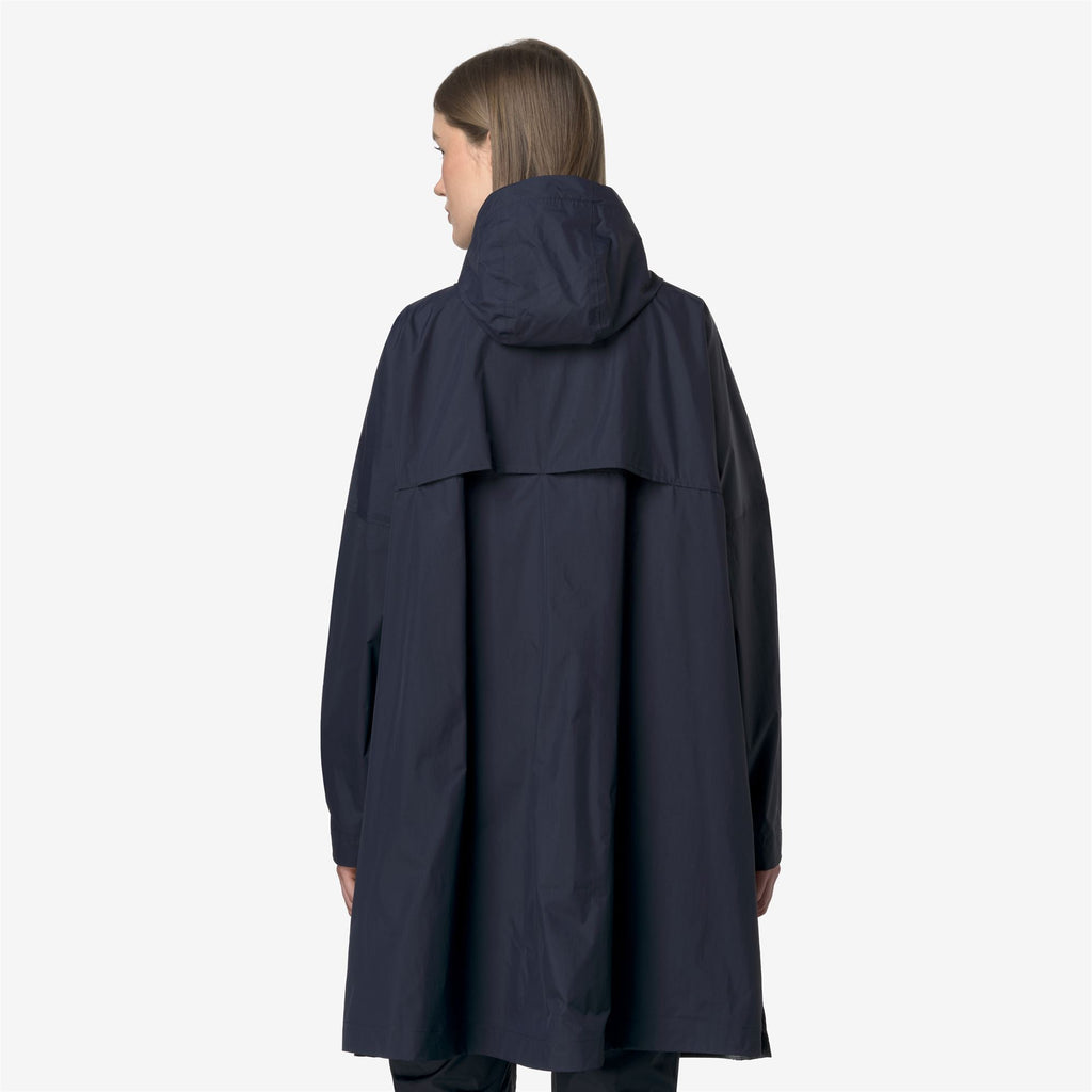 Jackets_UNISEX_LE VRAI 4.0 FORTUNE_Poncho_Blue Depth - Commercial 5