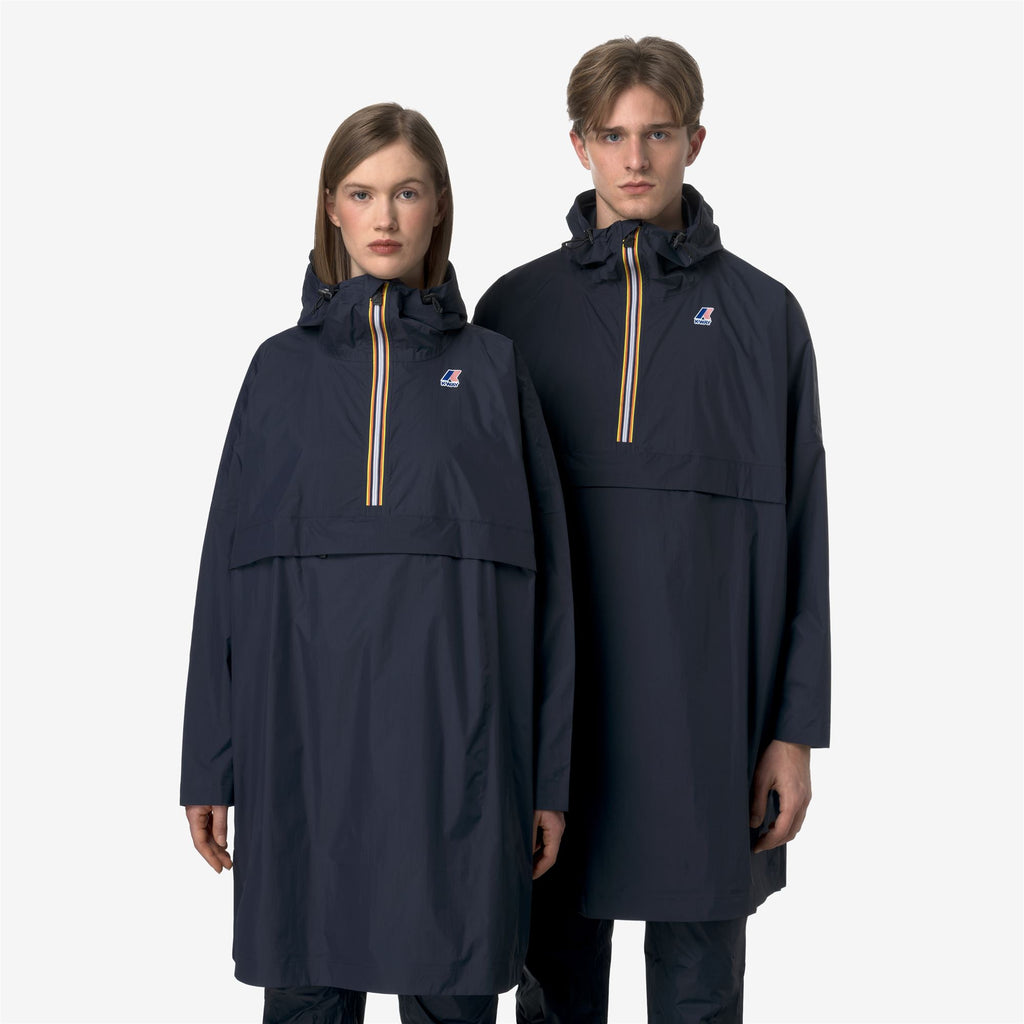 Jackets_UNISEX_LE VRAI 4.0 FORTUNE_Poncho_Blue Depth - Commercial 1