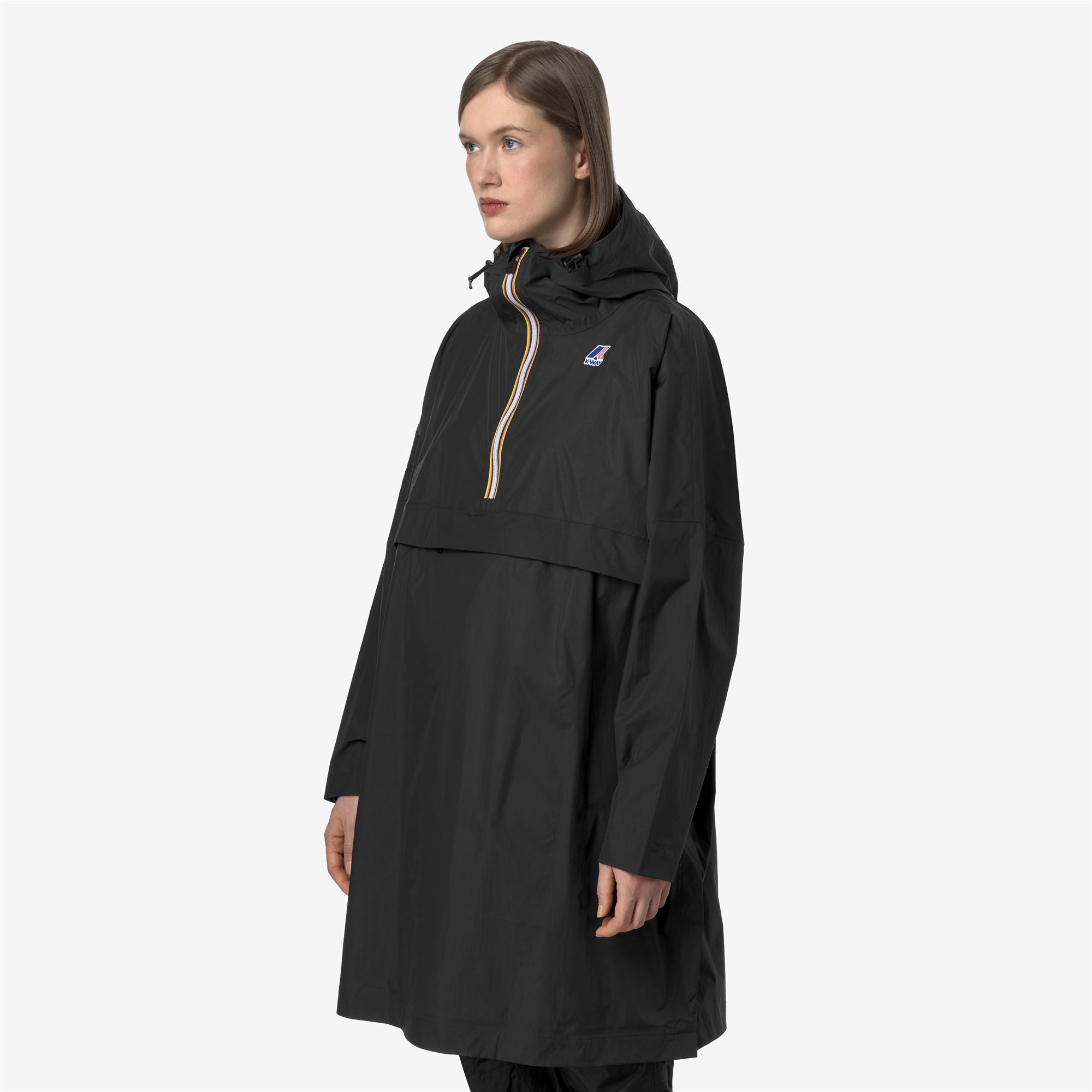 Jackets_UNISEX_LE VRAI 4.0 FORTUNE_Poncho_Black Pure - Commercial 4