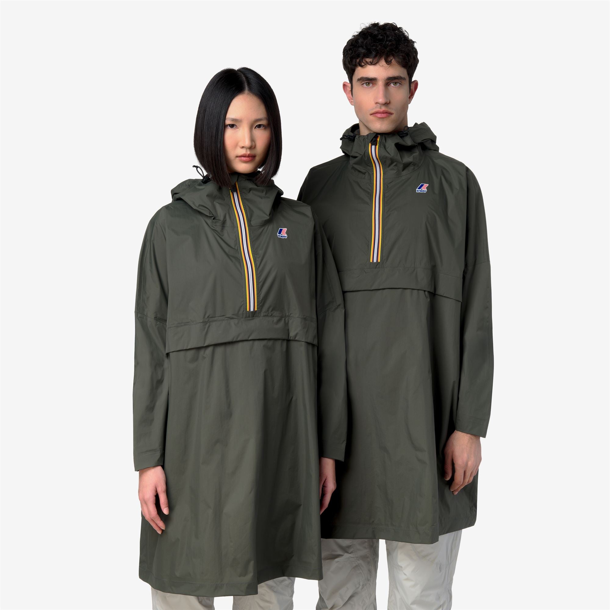 Jackets_UNISEX_LE VRAI 4.0 FORTUNE_Poncho_GREEN BLACKISH - Commercial 7