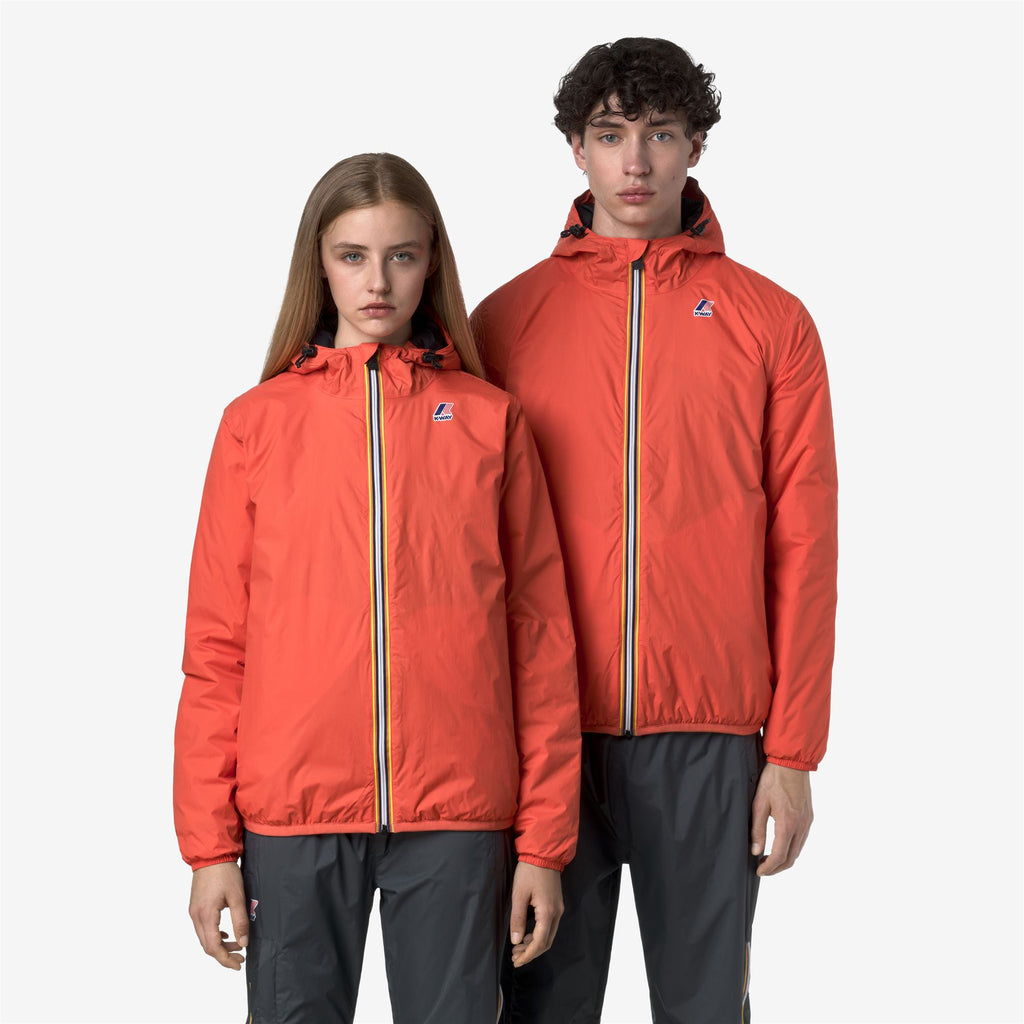 Jackets_UNISEX_LE VRAI 4.0 CLAUDE WARM_Mid_Orange Fiesta - Commercial 7