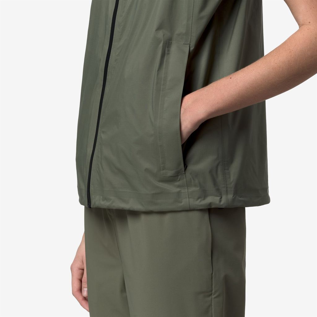 Jackets_Unisex_CROIXER TRAVEL_Vest_Green Lichen - Commercial 7