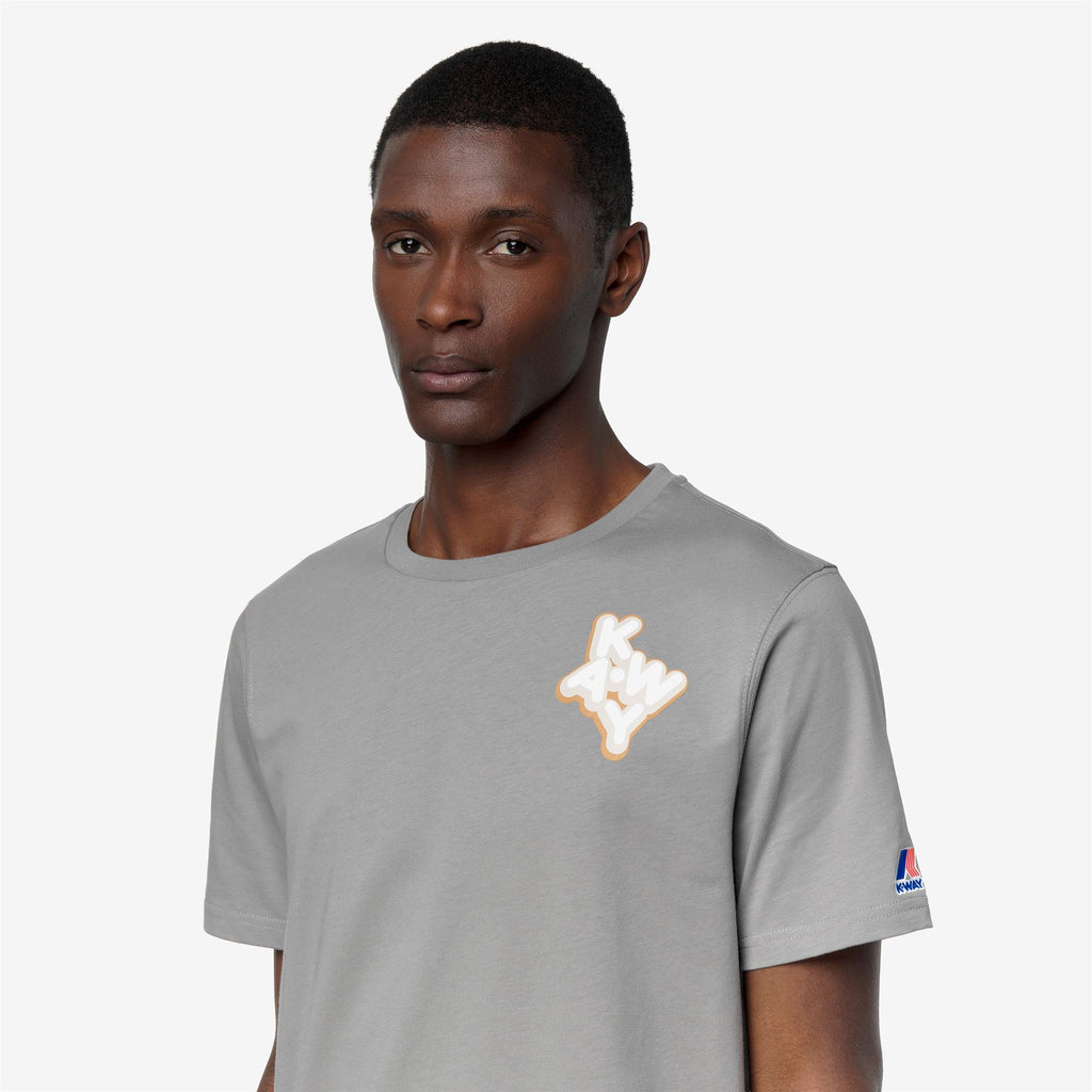T-Shirts & Top_UNISEX_LEONIDE SCATTERED LETTERING_T-Shirt_Grey Frost - Commercial 7