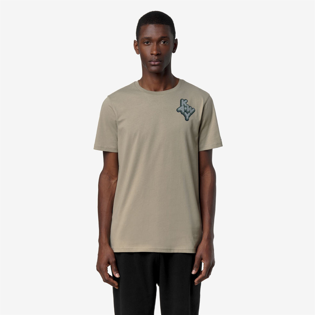 T-Shirts & Top_UNISEX_LEONIDE SCATTERED LETTERING_T-Shirt_Green Oak - Commercial 4