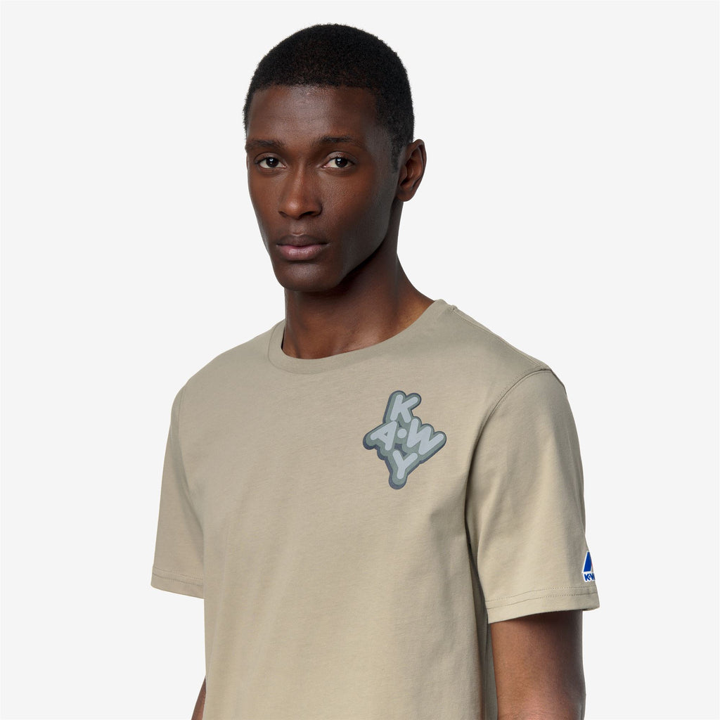 T-Shirts & Top_UNISEX_LEONIDE SCATTERED LETTERING_T-Shirt_Green Oak - Commercial 7