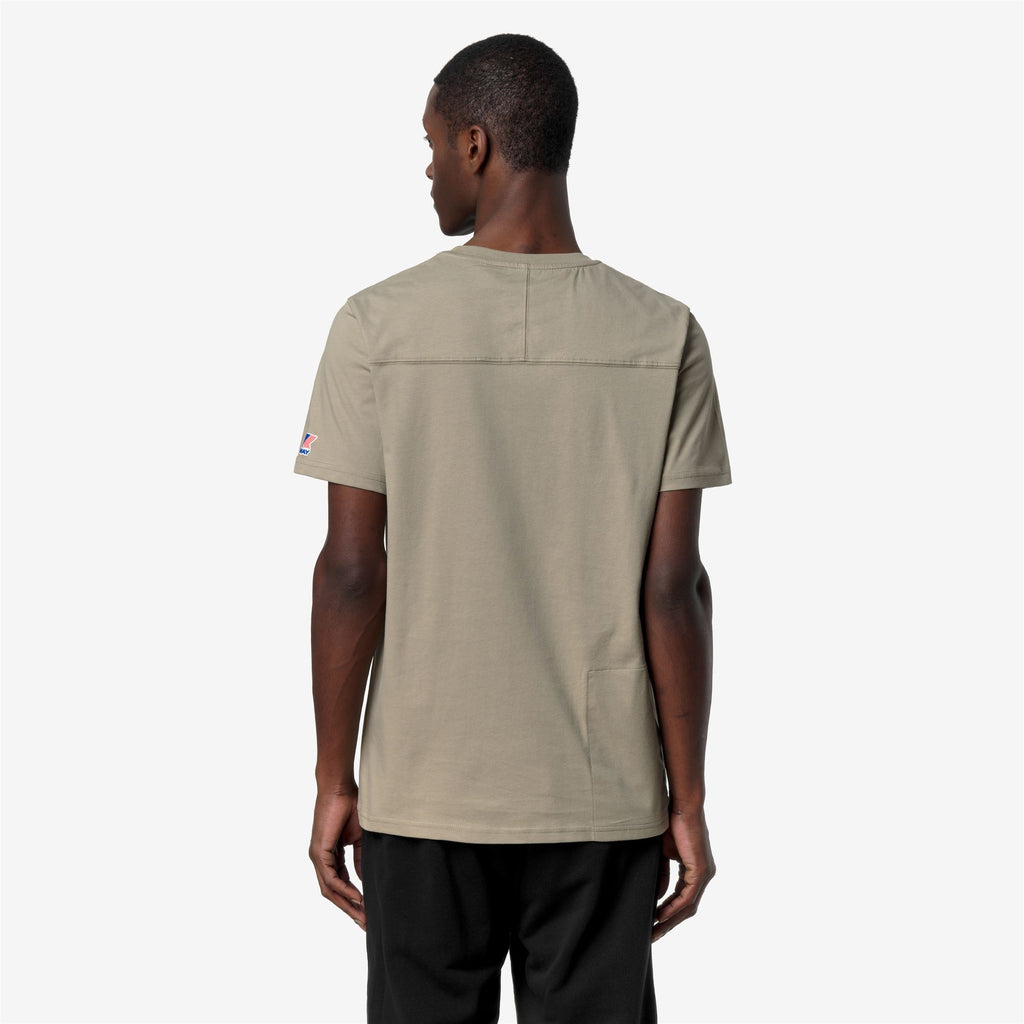 T-Shirts & Top_UNISEX_LEONIDE SCATTERED LETTERING_T-Shirt_Green Oak - Commercial 6