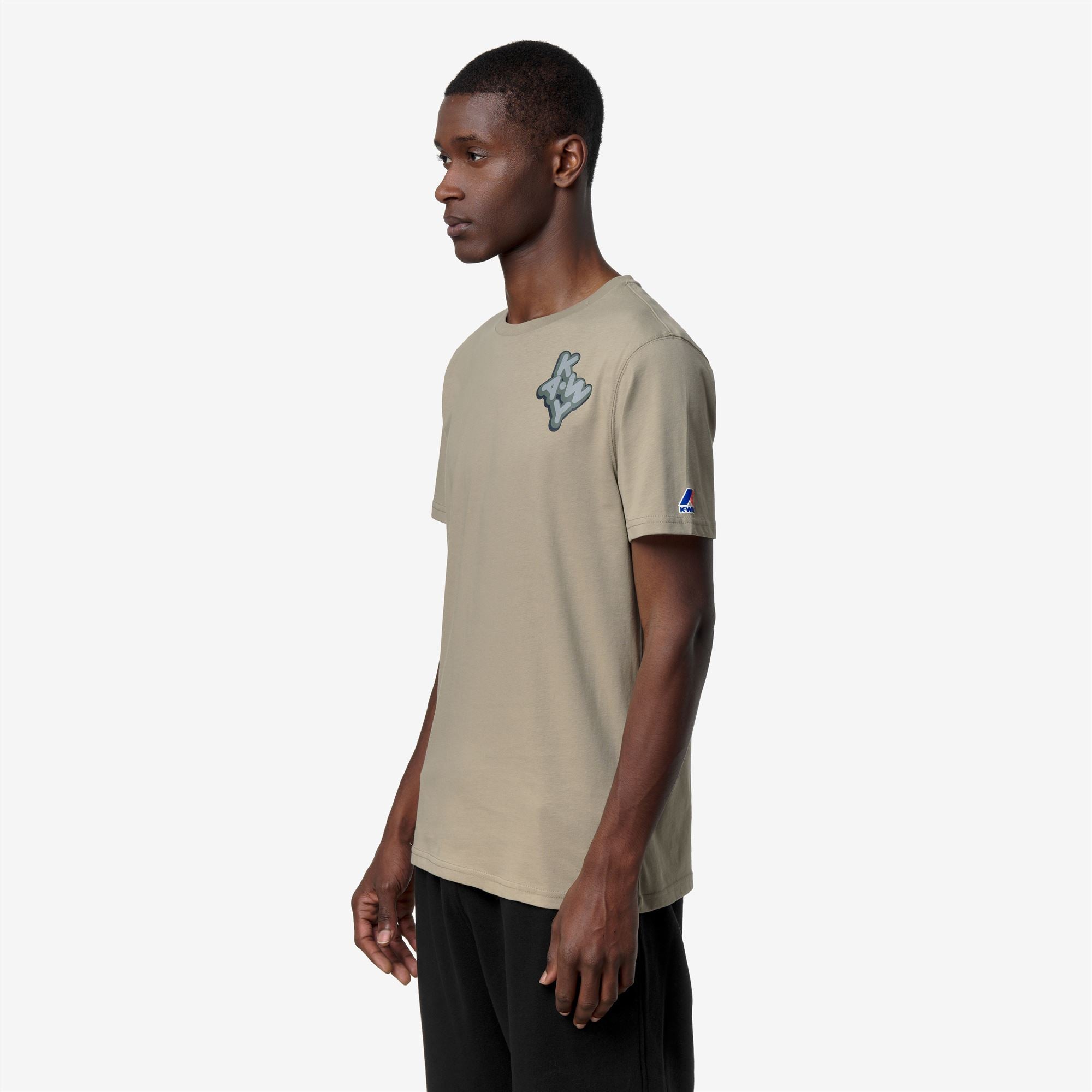 T-Shirts & Top_UNISEX_LEONIDE SCATTERED LETTERING_T-Shirt_Green Oak - Commercial 5