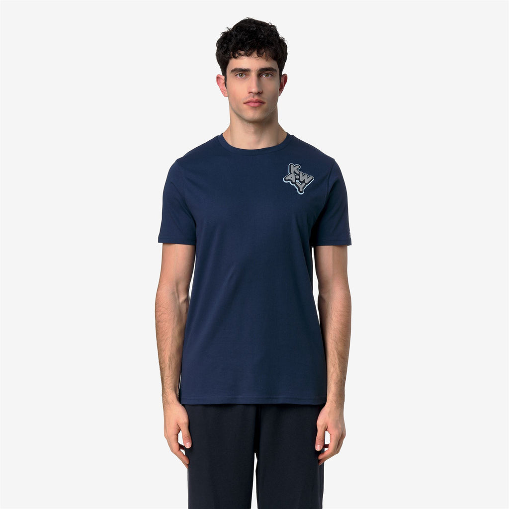 T-Shirts & Top_UNISEX_LEONIDE SCATTERED LETTERING_T-Shirt_Blue Insignia - Commercial 4