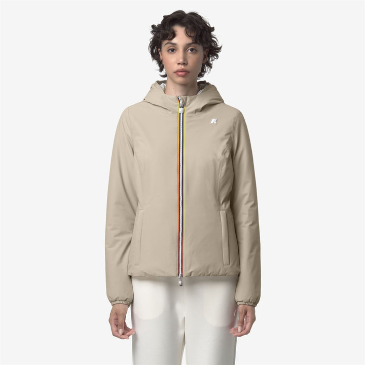 Chaqueta corta impermeable reversible beige para mujer 4
