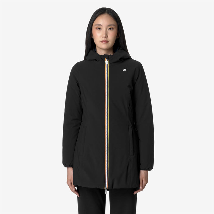 Chaqueta reversible cálida de mujer negra y azul con relleno sintético 4