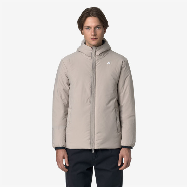 Chaqueta corta reversible para hombre en azul beige con relleno sintético 3