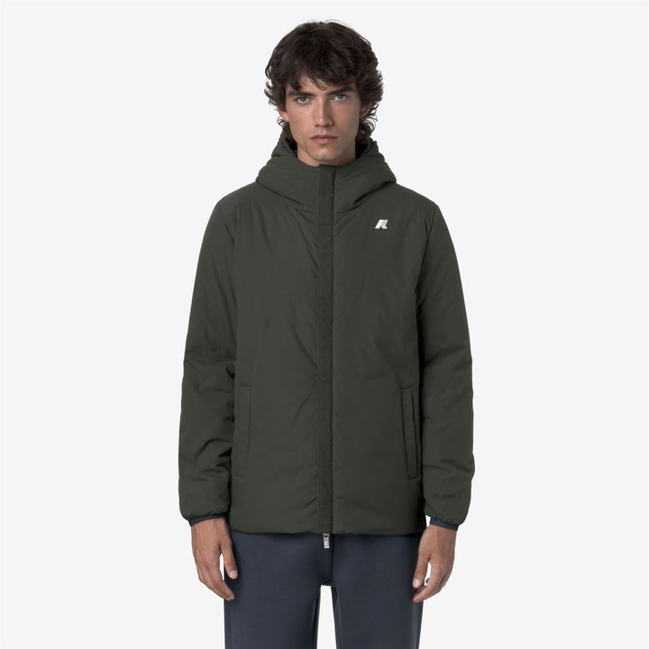 Chaqueta aislante reversible azul para hombre para actividades al aire libre. 3