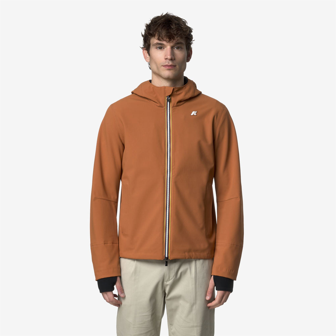 Chaqueta urbana corta naranja para hombre con resistencia al agua main