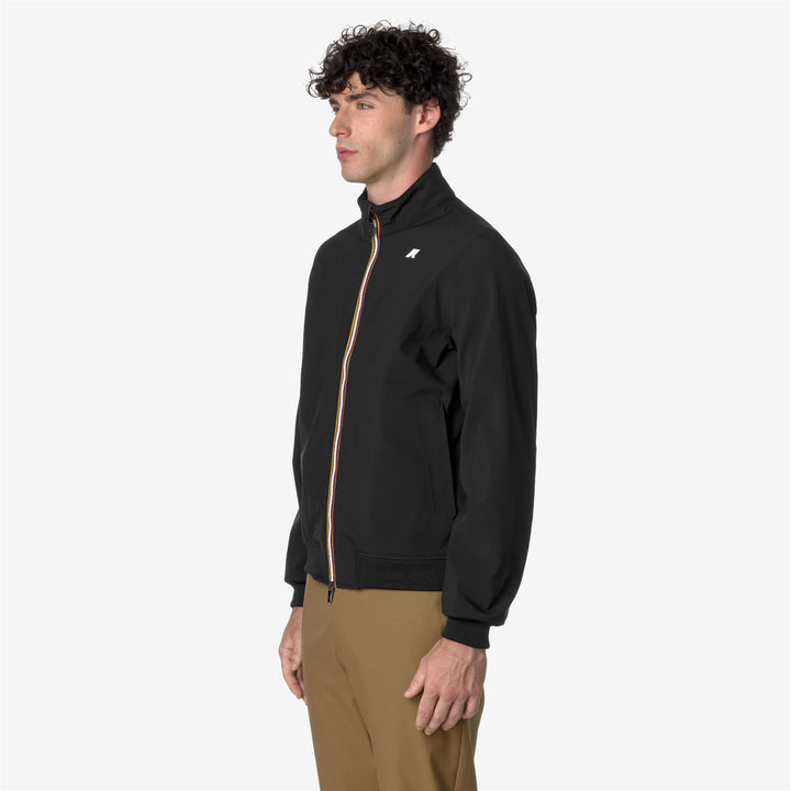 Chaqueta impermeable negra y gris para hombre de corte slim fit 4