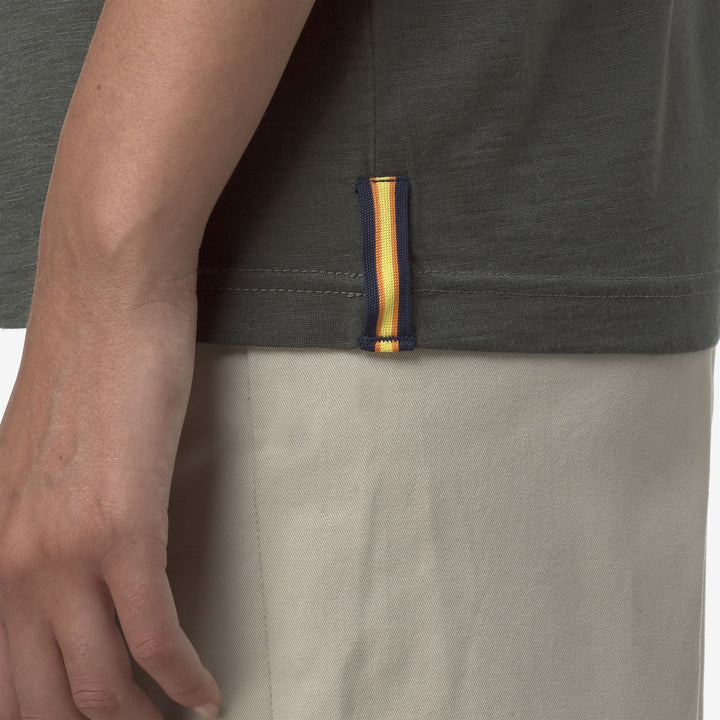 Suéter unisex de mezcla de lana merino verde oscuro con cuello acanalado 2