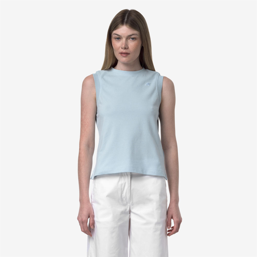 Camiseta sin mangas deportiva azul bebé para mujer para uso urbano 02