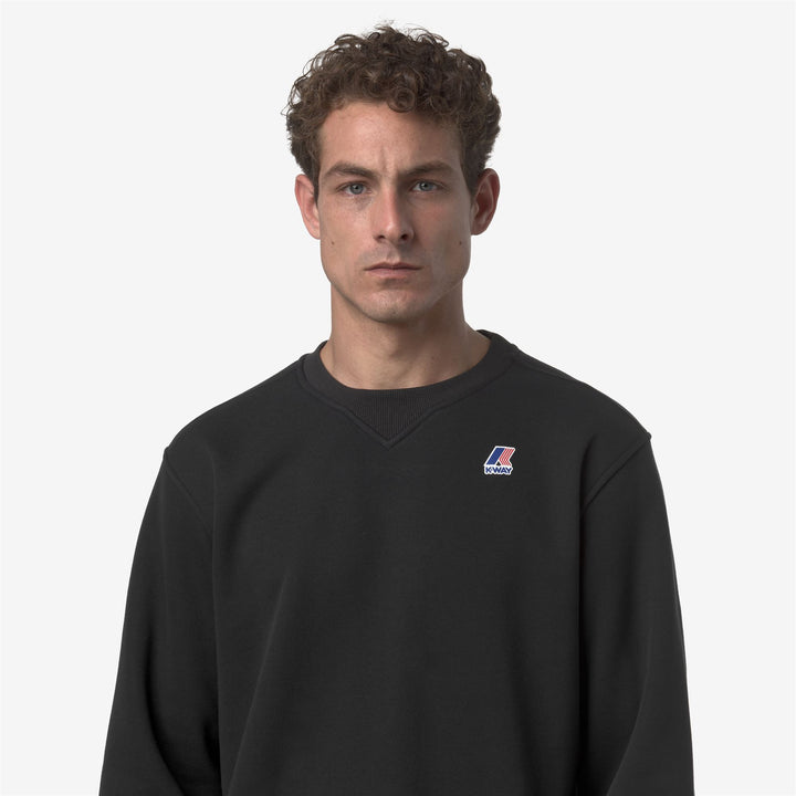 Suéter unisex de cuello redondo de polar cepillado negro para actividades al aire libre 2