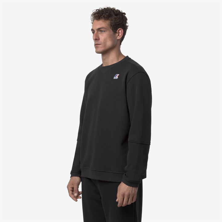 Suéter unisex de cuello redondo de polar cepillado negro para actividades al aire libre 4